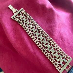 Thick heavy chain bracelet gold color. STUNNING